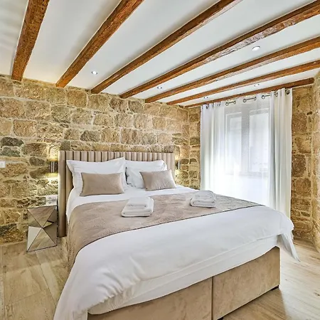 Old Town Pearl Apartment *