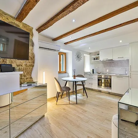 Old Town Pearl Apartment *