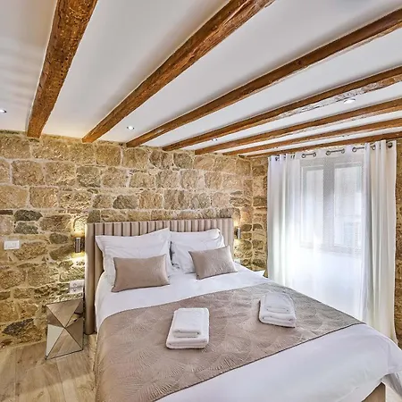 Old Town Pearl Apartment *